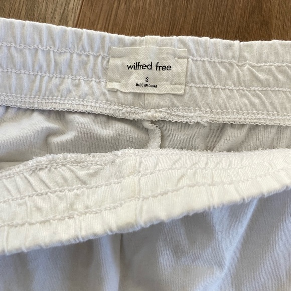 Wilfred Free (Aritzia) white shorts - Picture 2 of 3
